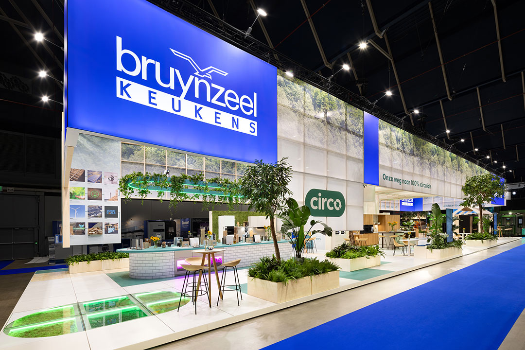 Standbouw voor Bruynzeel Keukens op de BouwBeurs. Circulair standdesign.